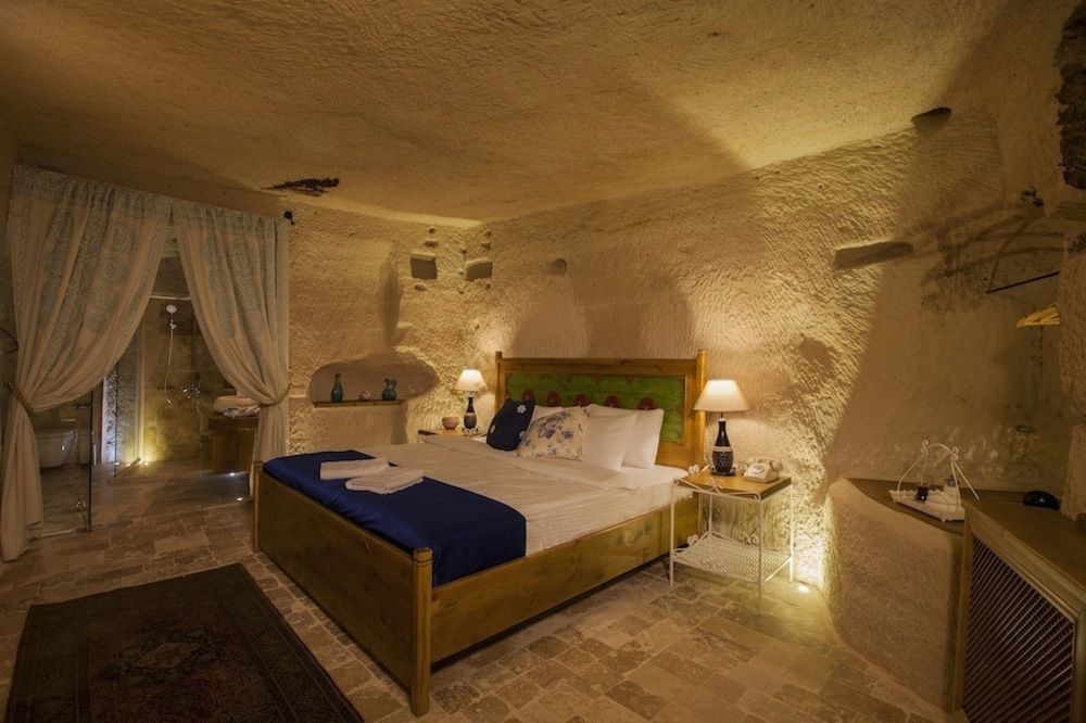 Azure Cave Hotel 2*