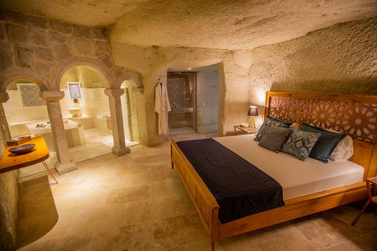 Azure Cave Hotel 2*
